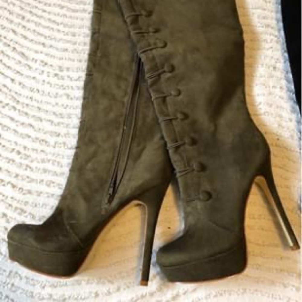Heeled boots